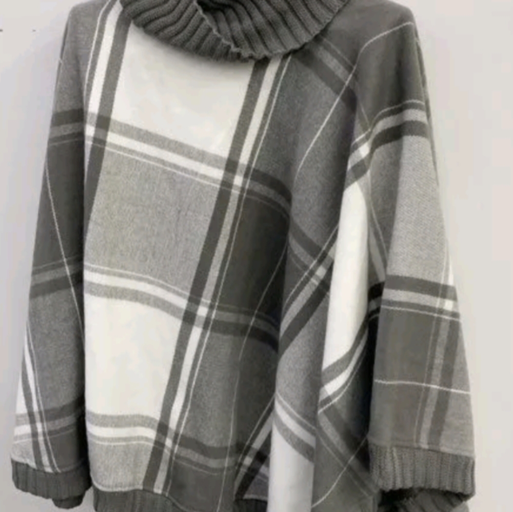 Charlie Paige Women's White And Gray Poncho One Size NWT MSRP $49.95 - Picture 3 of 5